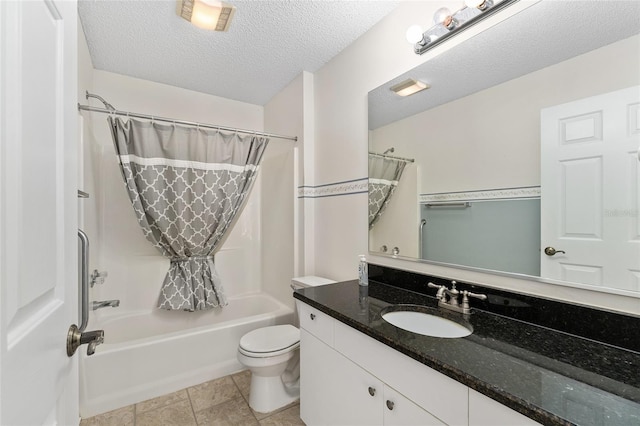 403 Duarte Ln, The Villages, FL 32159 - full bathroom featuring shower / tub combo with curtain, vanity, toilet, and a textured ceiling