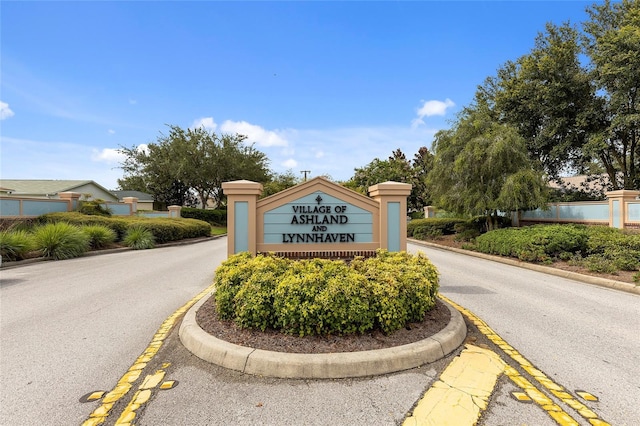 view of community / neighborhood sign