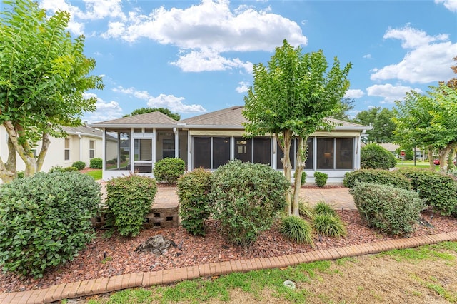 616 Hartford Ln, The Villages, FL 32162 - rear view of house featuring a sunroom and a shingled roof