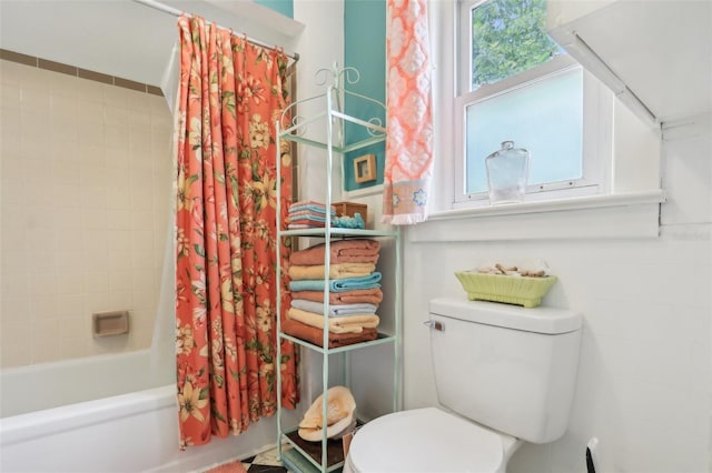 1301 N Ave, Tavares, FL 32778 - full bath featuring toilet and shower / bath combination with curtain