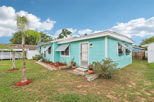 1301 N Ave, Tavares, FL 32778 - view of front of home