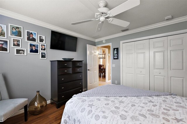 1053 Alcove Loop, The Villages, FL 32162 - bedroom with dark wood finished floors, ornamental molding, baseboards, a closet, and ceiling fan