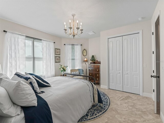 563 Dowling Cir, Lady Lake, FL 32159 - bedroom featuring a chandelier, a closet, and baseboards