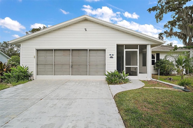 5618 Rosewall Cir, Leesburg, FL 34748 - ranch-style house with a sunroom