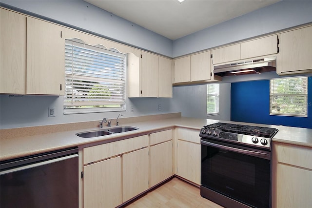 5618 Rosewall Cir, Leesburg, FL 34748 - kitchen with stainless steel appliances, a sink, light countertops, under cabinet range hood, and light wood-style floors