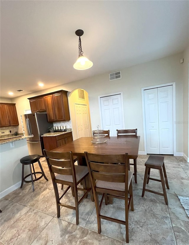 108 Whispering Pines Way, Davenport, FL 33837 - dining area featuring arched walkways and baseboards