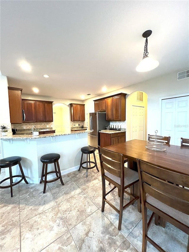 108 Whispering Pines Way, Davenport, FL 33837 - dining area featuring arched walkways