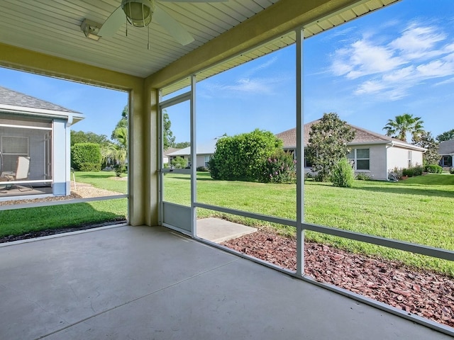 8601 SE 133rd St, Summerfield, FL 34491 - unfurnished sunroom with a ceiling fan
