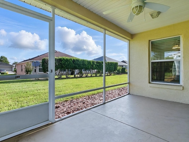 8601 SE 133rd St, Summerfield, FL 34491 - unfurnished sunroom with a ceiling fan