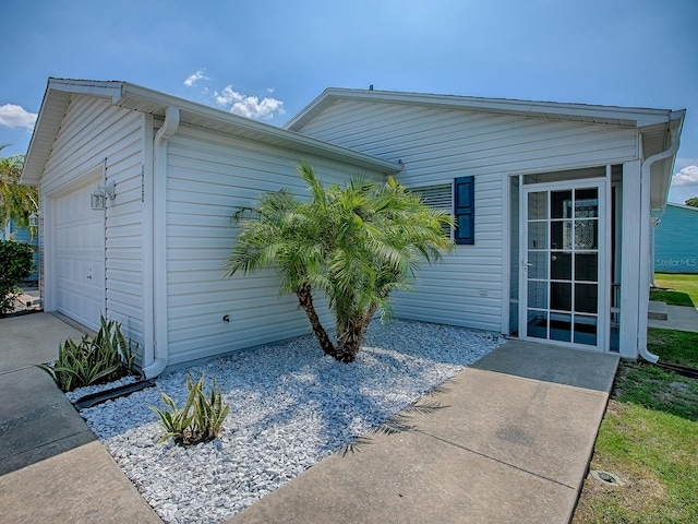 1722 Moreno Pl, The Villages, FL 32159 - view of front facade featuring a garage