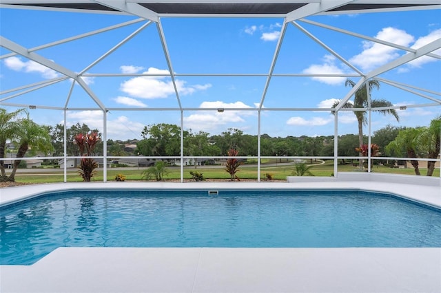 5400 Saddleback Ct, Lady Lake, FL 32159 - swimming pool featuring a lanai and view of wooded area