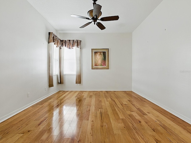 empty room featuring light wood-style flooring, ceiling fan, and baseboards