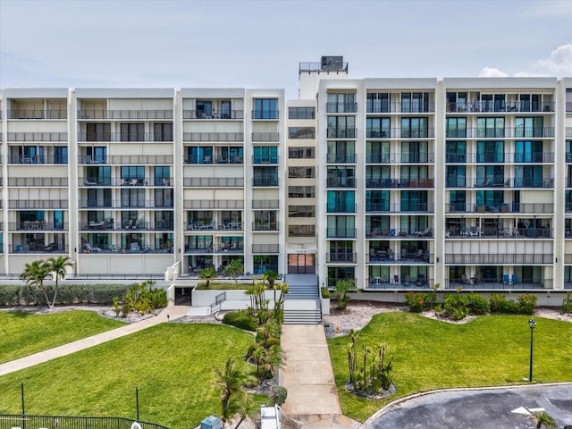 view of apartment building / complex