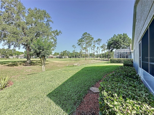 view of green lawn
