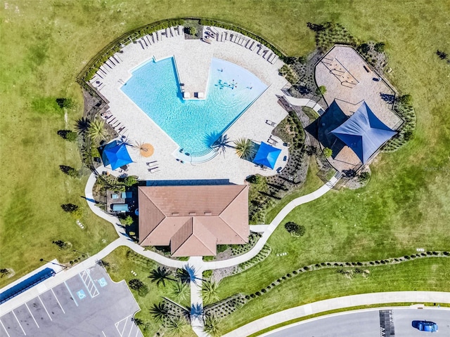 bird's eye view of a pool area