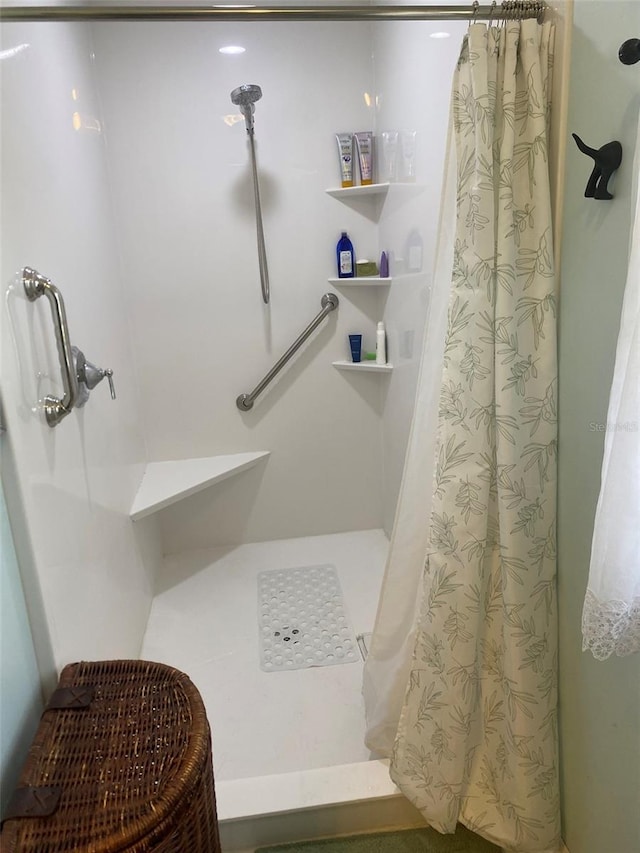 bathroom featuring a shower with curtain