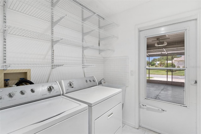 26608 Racquet Cir, Leesburg, FL 34748 - laundry room featuring independent washer and dryer and baseboards