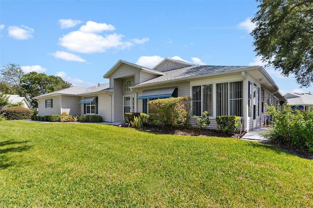 26030 Newcombe Cir, Leesburg, FL 34748 - view of front of property with a front yard