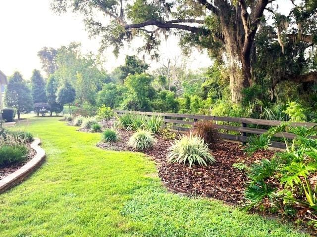 2204 Baypoint Way, The Villages, FL 32162 - view of yard