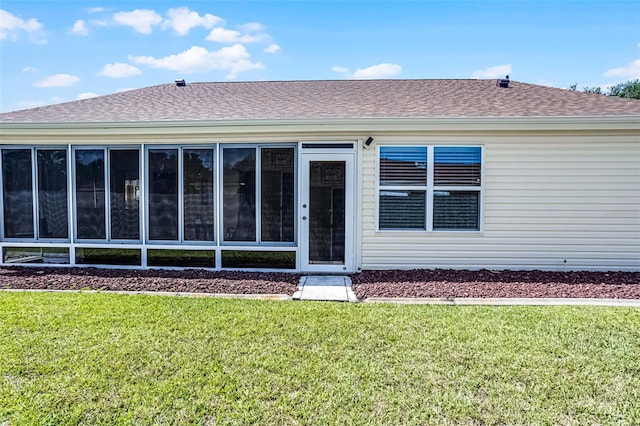 815 Cortez Ave, The Villages, FL 32159 - rear view of house with roof with shingles and a yard