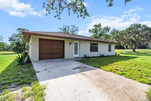 10655 N Party Ave, Dunnellon, FL 34433 - ranch-style home featuring stucco siding, an attached garage, concrete driveway, and a front yard