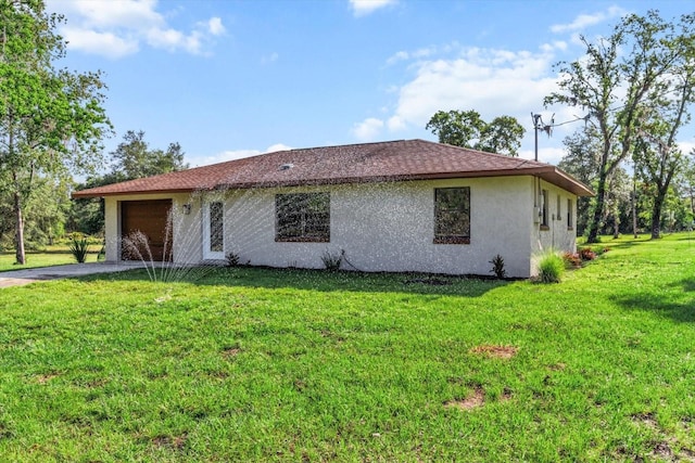 10655 N Party Ave, Dunnellon, FL 34433 - ranch-style home with an attached garage, driveway, stucco siding, and a front lawn