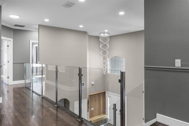 bathroom featuring hardwood / wood-style flooring, baseboards, recessed lighting, and a textured wall