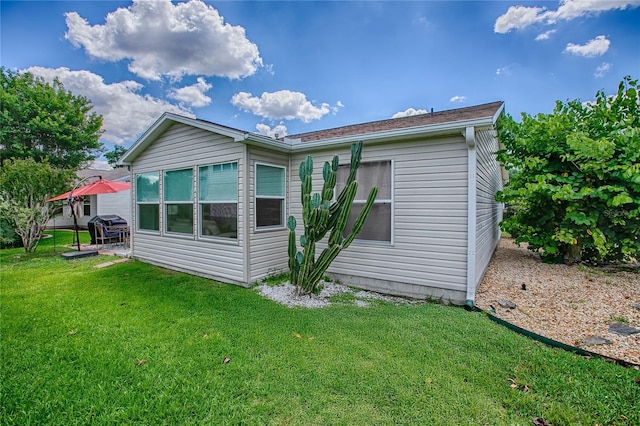 17009 SE 96th Chapelwood Cir, The Villages, FL 32162 - view of side of home with a lawn