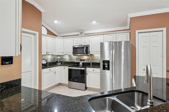 17108 SE 76th Creekside Cir, The Villages, FL 32162 - kitchen with stainless steel appliances, ornamental molding, a sink, dark stone counters, and tasteful backsplash