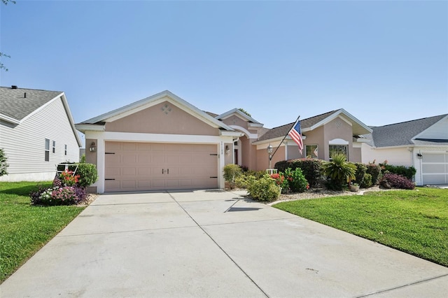 17108 SE 76th Creekside Cir, The Villages, FL 32162 - ranch-style house with stucco siding, a front lawn, an attached garage, and concrete driveway
