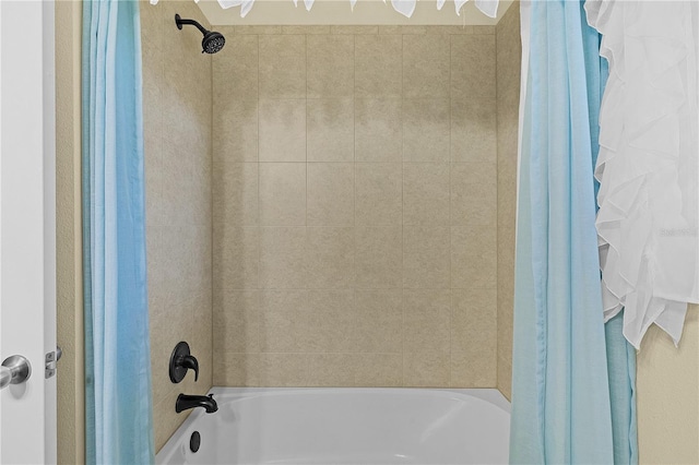 2424 Plumadore Dr, Grand Island, FL 32735 - full bath featuring shower / tub combo with curtain