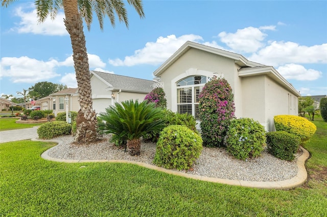 1521 Southport St, The Villages, FL 32162 - view of side of property featuring stucco siding, a lawn, and a garage