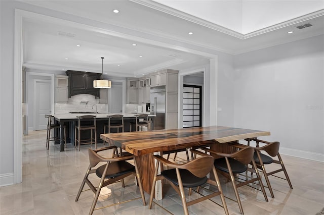 10122 Royal Island Ct, Orlando, FL 32836 - dining area with crown molding, recessed lighting, and baseboards