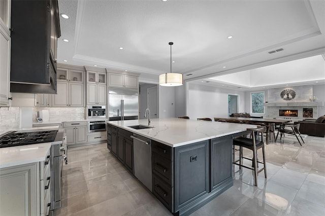 10122 Royal Island Ct, Orlando, FL 32836 - kitchen featuring a sink, a tray ceiling, open floor plan, premium appliances, and crown molding