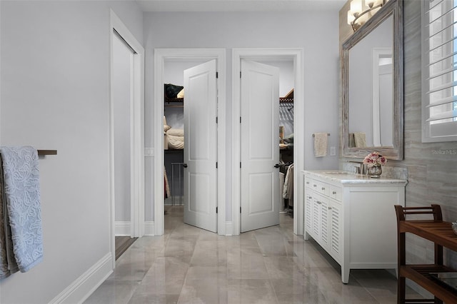 10122 Royal Island Ct, Orlando, FL 32836 - bathroom with a spacious closet and vanity