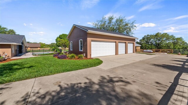 15245 Arabian Way, Montverde, FL 34756 - view of side of home featuring stucco siding and driveway