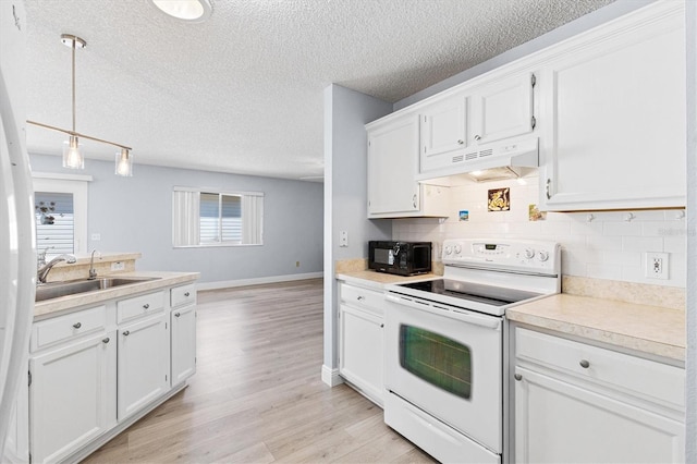 1615 Navidad St, The Villages, FL 32162 - kitchen featuring electric range, under cabinet range hood, a sink, black microwave, and a textured ceiling