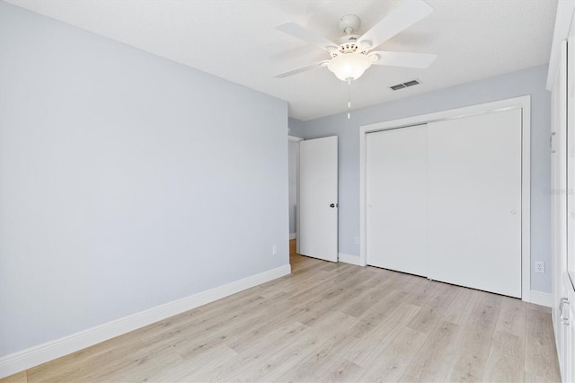 1615 Navidad St, The Villages, FL 32162 - unfurnished bedroom featuring light wood-type flooring, baseboards, a closet, and a ceiling fan