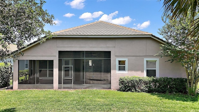 926 Wood Briar Loop, Sanford, FL 32771 - back of property with a sunroom, a yard, stucco siding, and a tile roof