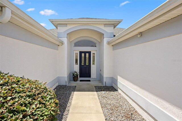 property entrance featuring stucco siding
