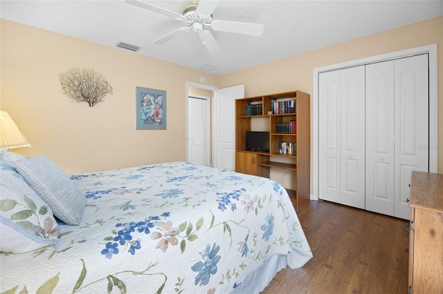 bedroom featuring dark wood-style floors and a ceiling fan