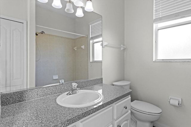 915 N Fox Meadow Ter, Crystal River, FL 34429 - bathroom with toilet, vanity, and a shower