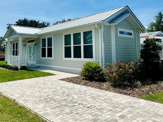 12077 Lakeshore Way, Oxford, FL 34484 - view of front facade with a standing seam roof and metal roof