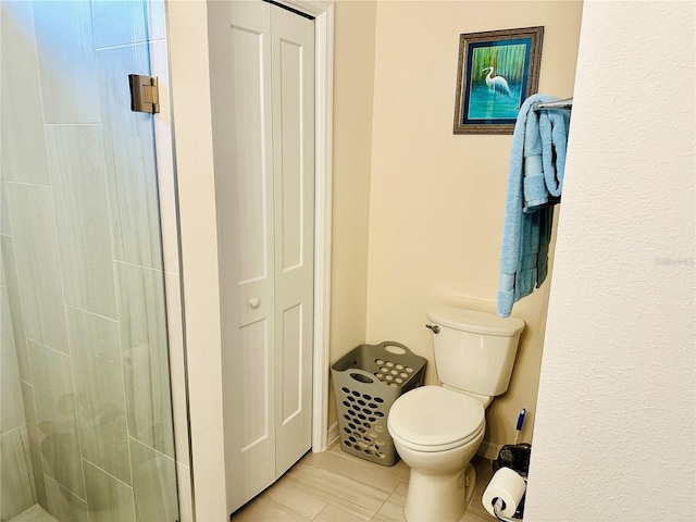 12077 Lakeshore Way, Oxford, FL 34484 - full bathroom with toilet, a stall shower, and a closet