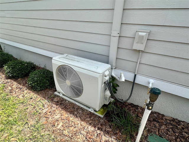 12077 Lakeshore Way, Oxford, FL 34484 - exterior view of ac unit