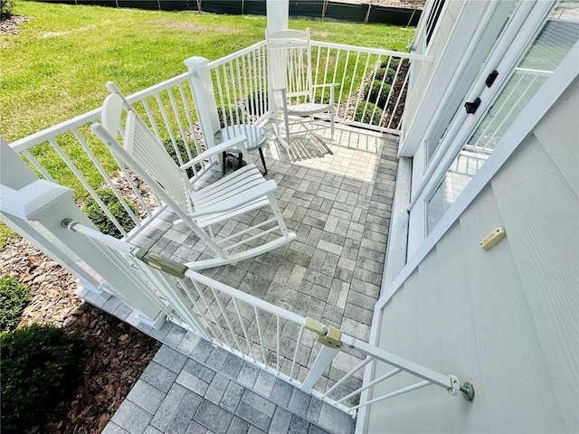 12077 Lakeshore Way, Oxford, FL 34484 - covered porch with a yard