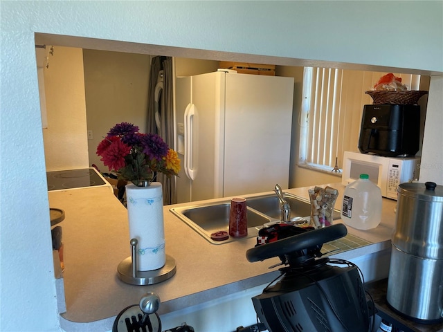 206 Orchid Dr, Davenport, FL 33897 - detailed view of white appliances