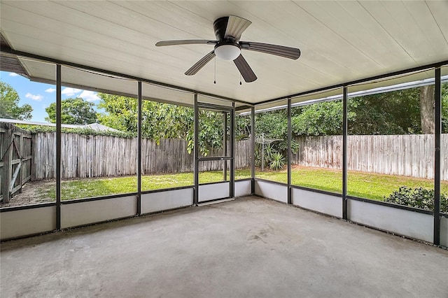 501 Cherry Tree St, Eustis, FL 32726 - unfurnished sunroom featuring a ceiling fan