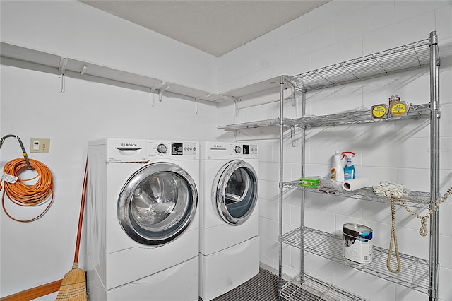 501 Cherry Tree St, Eustis, FL 32726 - laundry area with independent washer and dryer