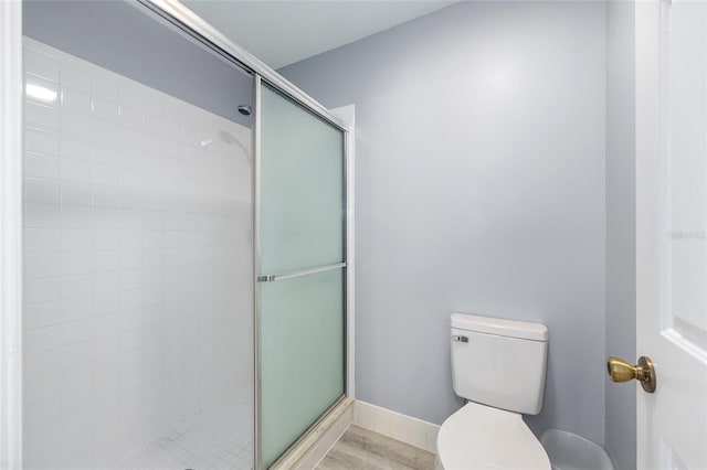 8608 SE 141st Street Rd, Summerfield, FL 34491 - full bath with toilet, a stall shower, baseboards, and wood finished floors